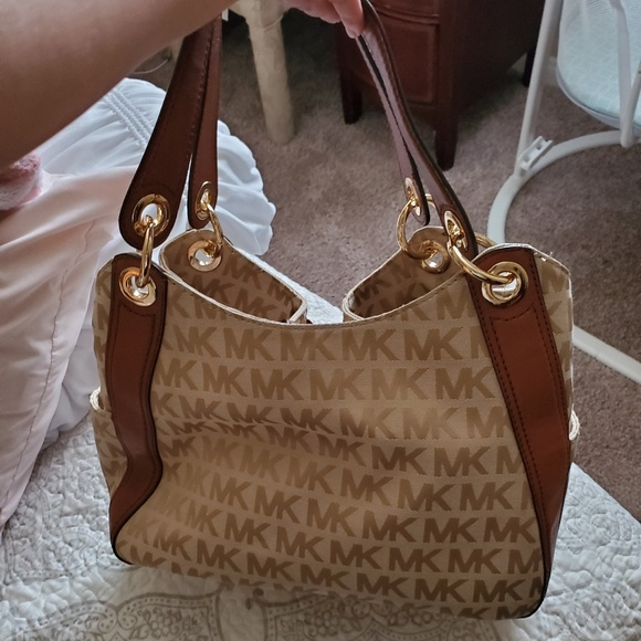 *SOLD* Michael Kors satchel purse - Picture 3 of 5